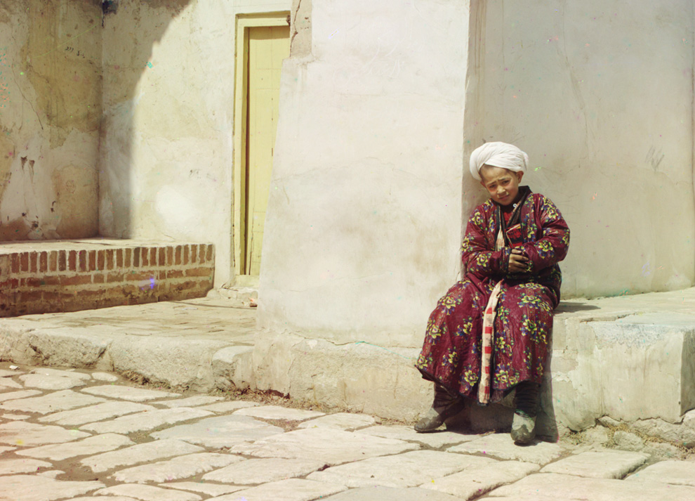 A 100 years old color photographs of the Russian Empire 