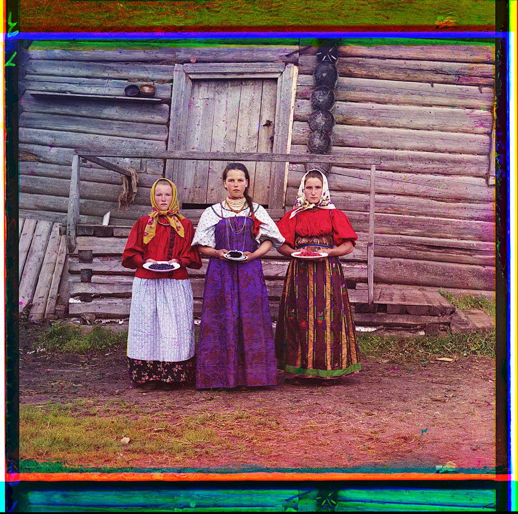 A 100 years old color photographs of the Russian Empire 